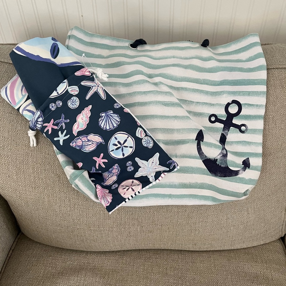 Striped Anchor Beach Tote with Shell Print Pouch - with light  beach blanket